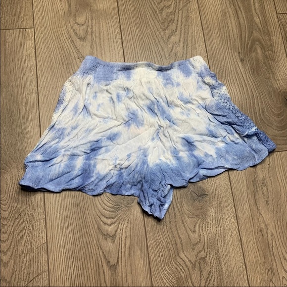 Kiwi & Pumch Lightweight loose fit shorts - Picture 3 of 3